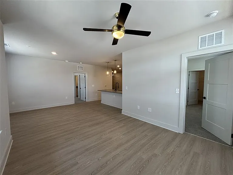 District on the Etowah Apartments — Photo 1460