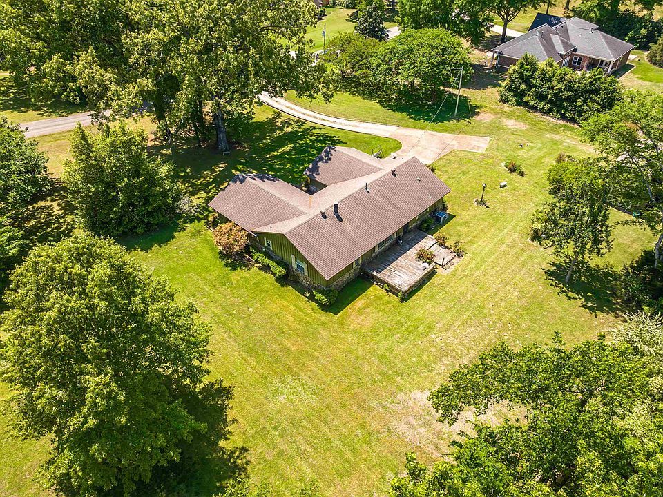 13th image of 115 Edenberg Dr