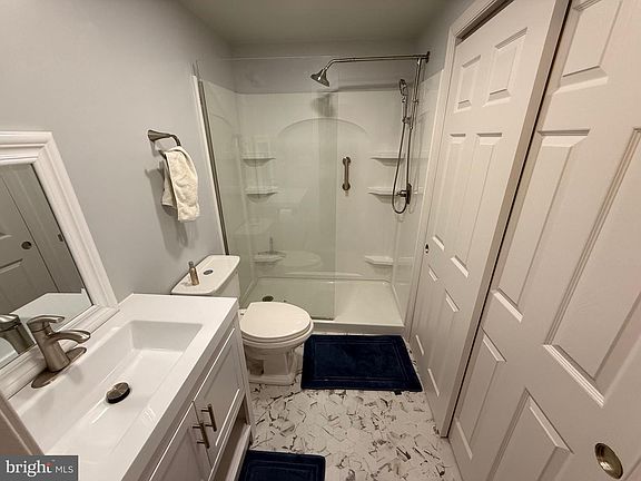 5th image of 16 Hardwood Dr