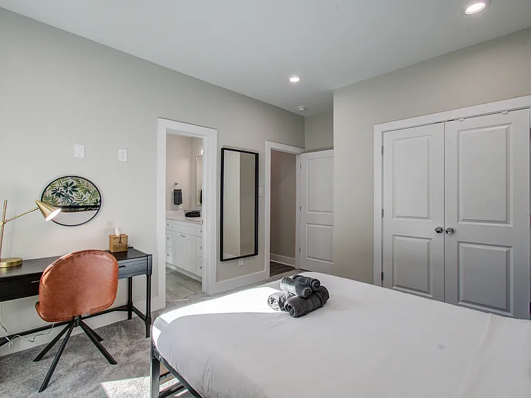 8320 Curry Rd — Photo 17