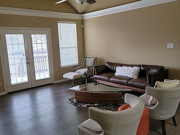 3rd image of 1016 Hiram Ln