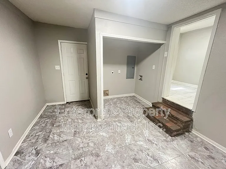 2447 Twain Ave — Photo 12