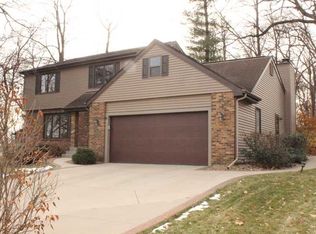 2107 Sandalwood Dr NE, Cedar Rapids, IA 52402
