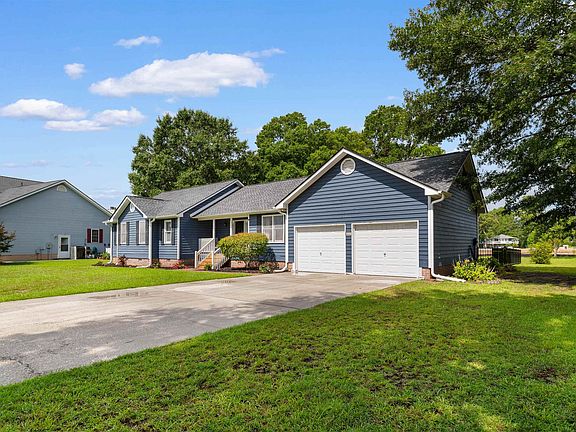 2nd image of 111 St. Andrews Ln.