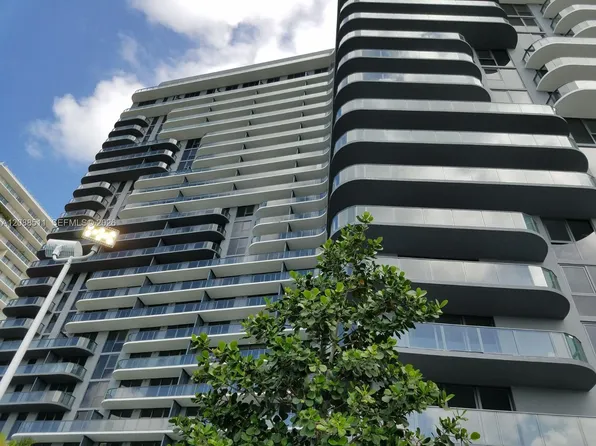 121 NE 34th St #811, Miami, FL 33137