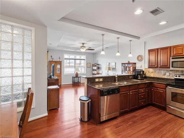 605 W Market St Unit 413, Greensboro, NC 27401