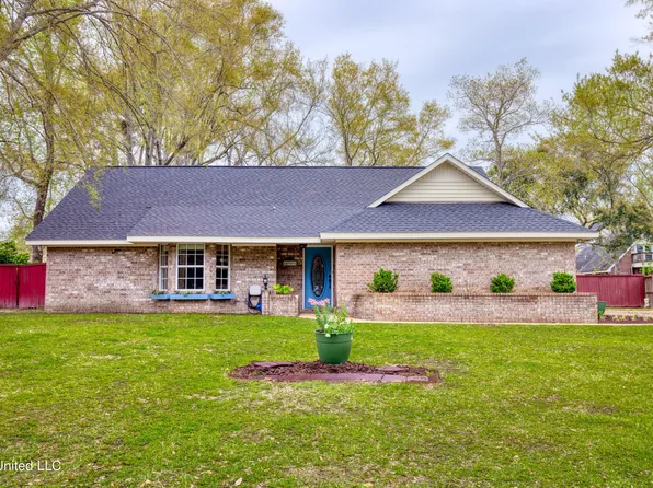 14608 Saint Vincent Dr, Biloxi, MS 39532