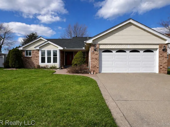 22264 Oakwood St, Woodhaven, MI 48183