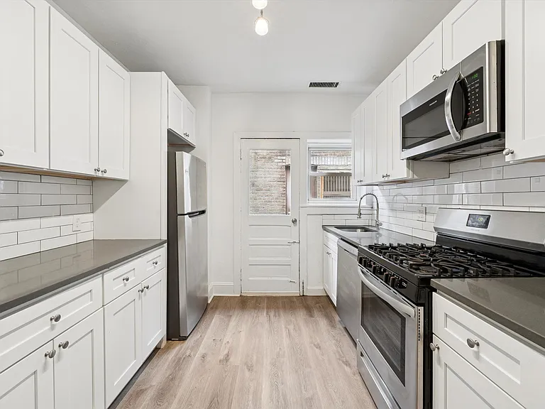 334-38 Lombard St #215 — Photo 9