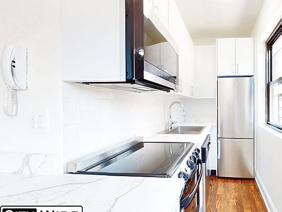 4th image of 219 E 69th St Ph A