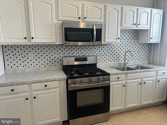 4th image of 2822 Riggs Ave