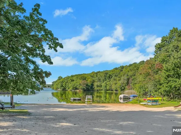 229 White Meadow Rd, Rockaway, NJ 07866