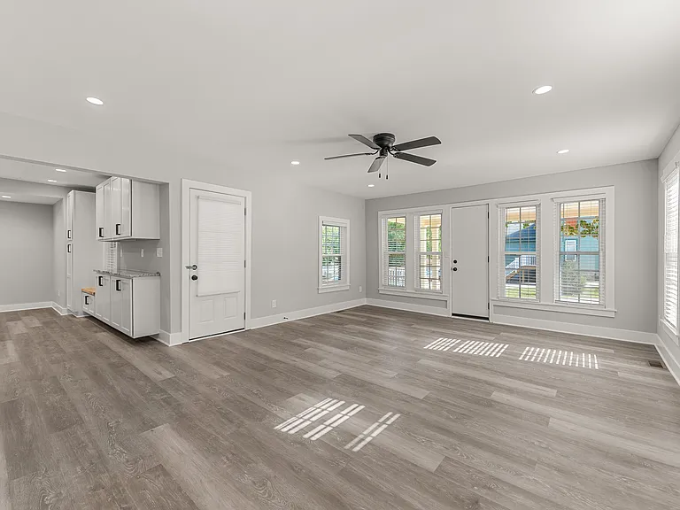 37386 Detroit Rd — Photo 12