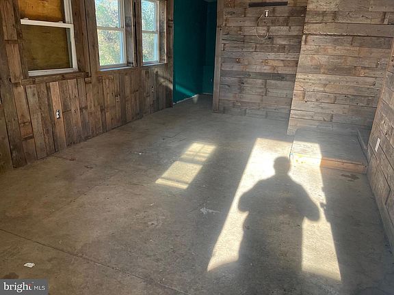 2nd image of 122 Mist Rd