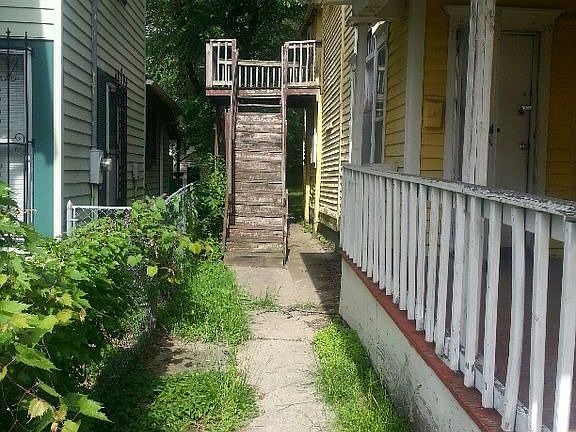 3rd image of 512 N Avon St