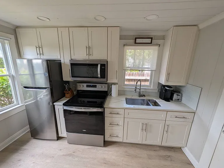 2562 Loma Linda St #R — Photo 9