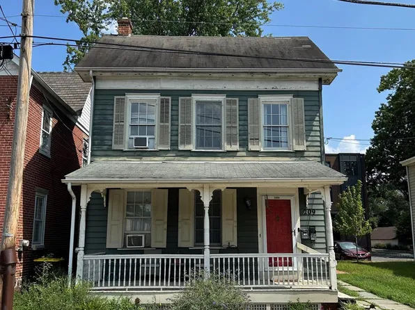 209 Court St, Newtown, PA 18940