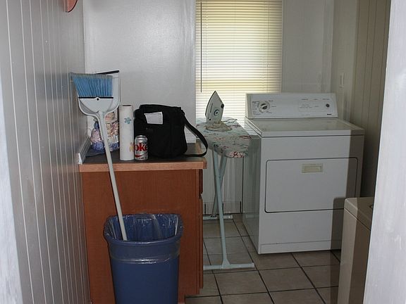 Back Entry/Laundry Rm