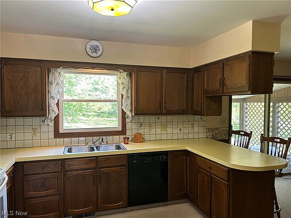 5th image of 129 Fitch Blvd