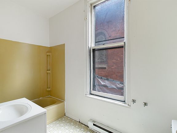3rd image of 3368 6th Ave