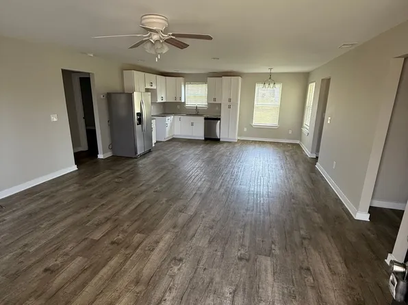 225 4th Ct, Pleasant Grove, AL 35127