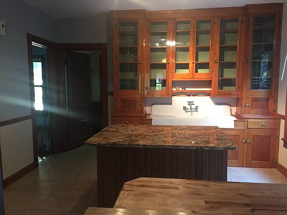 3rd image of 1007 Starkweather Ave