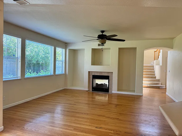 189 Clarence Way — Photo 5