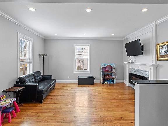 3rd image of 112 Margin St #1