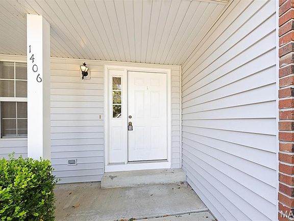 2nd image of 1406 Blackberry Ln