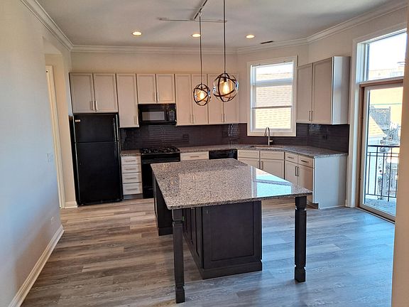 5th image of 2630 W Armitage Ave APT 3