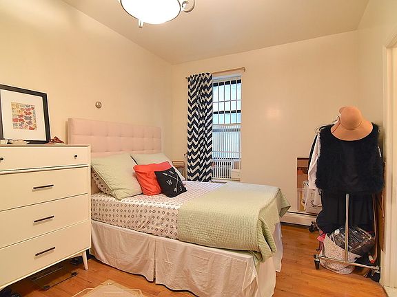5th image of 100 Stanton St APT 2C