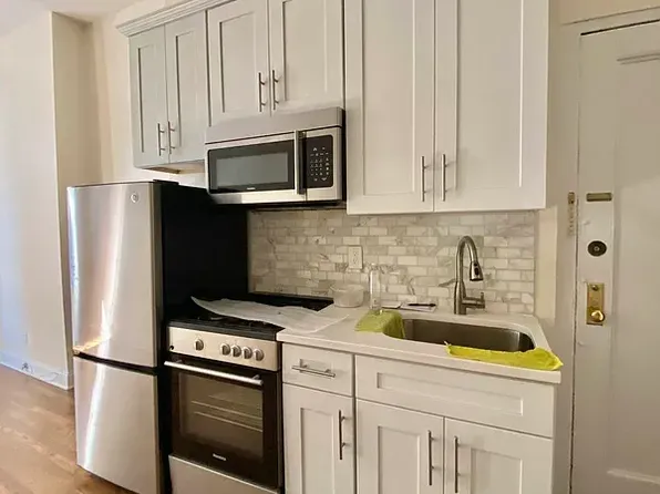 129 Perry Street image 2 of 8