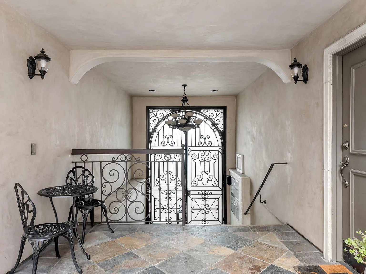 4466 Coldwater Canyon Ave — Photo 3