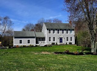 10 Heatherwood Dr, Colchester, CT 06415