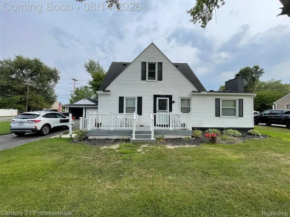 31711 Leona St, Garden City, MI 48135