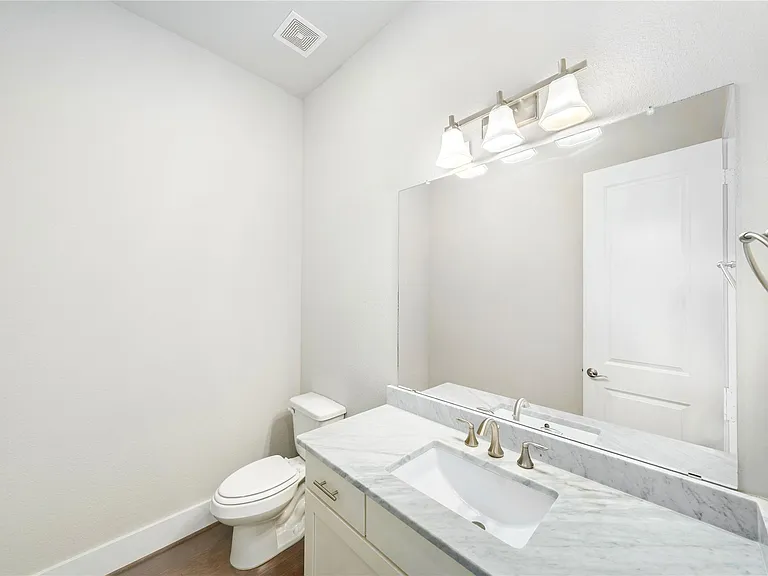 420 W 28th St #D — Photo 15