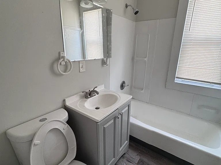 115 Smith St — Photo 13