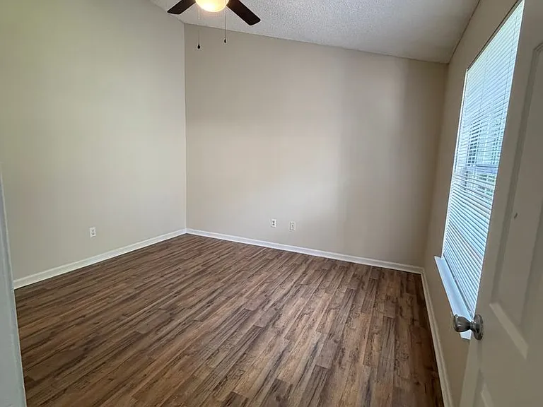 101 Talbot Ct — Photo 26