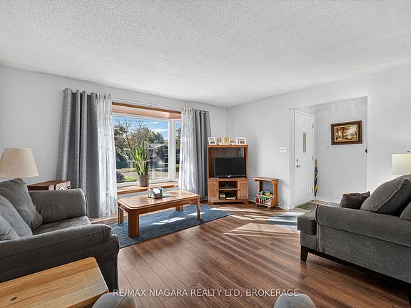 5th image of 45 Green Maple Dr