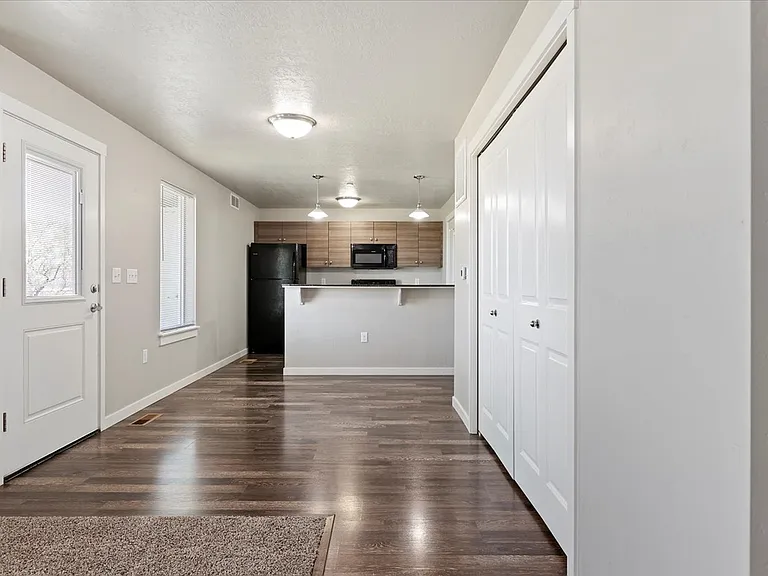 WhistleStop Apartments — Photo 42