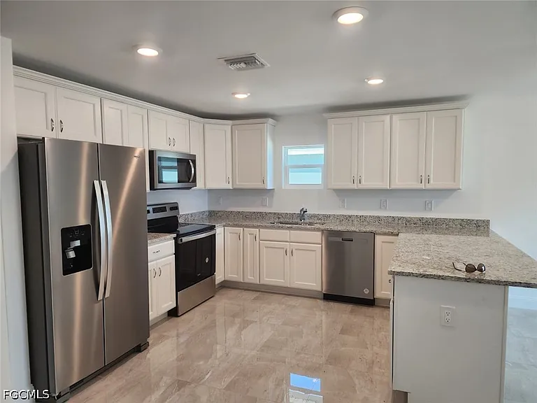 3437 Katherine St — Photo 2