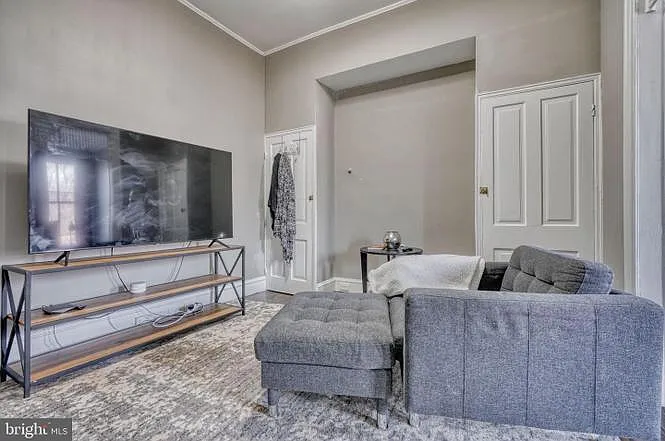 1511 W Lombard St — Photo 24