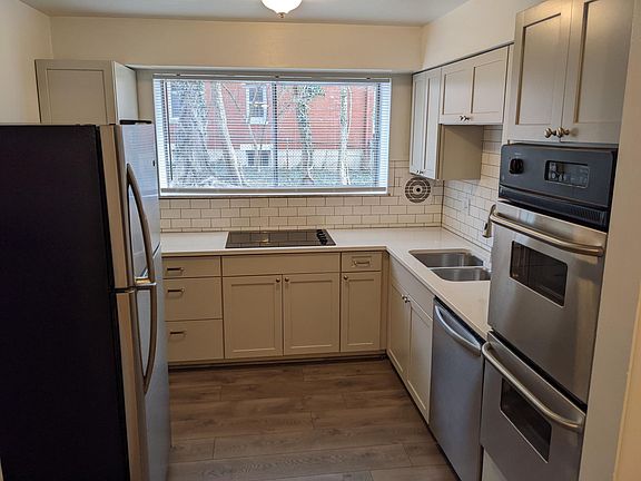 4th image of 1041 Delta Ave #201