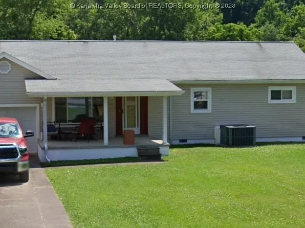 3006 Riverdale Dr, Charleston, WV 25302