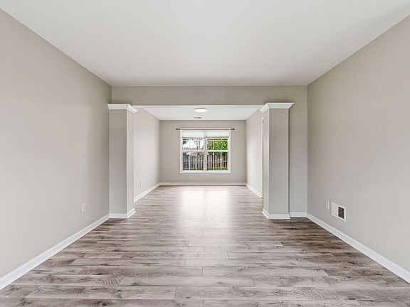 5th image of 159 Irving Ln