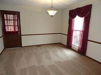 3rd image of 7 Bellway Dr