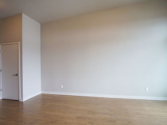 4th image of 2250 NE Glisan St #502
