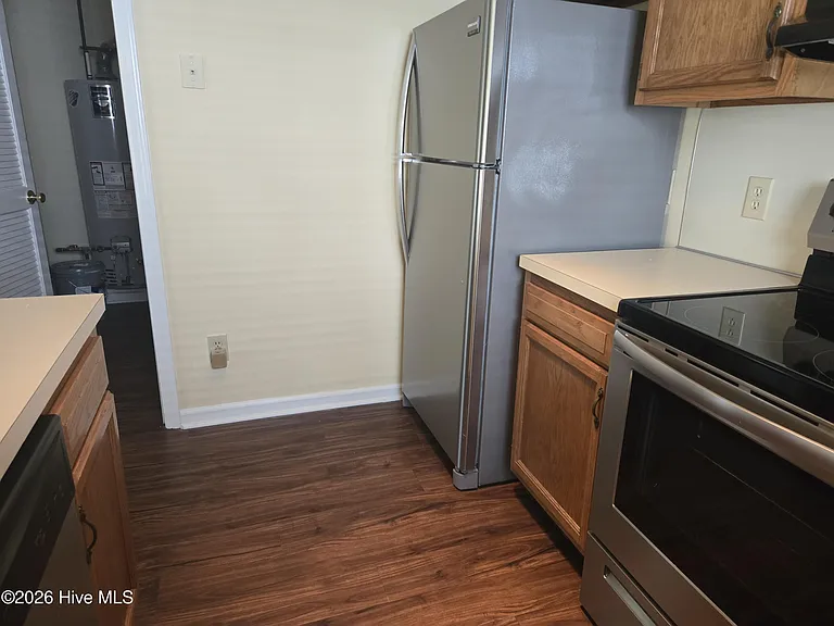 109 W Victoria Ct #A — Photo 2