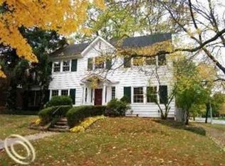 1265 Yorkshire Rd, Grosse Pointe Park, MI 48230