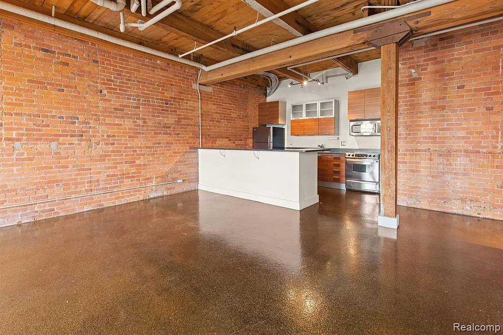 1 bed, 1.0 bath, 11022 sqft, $1,650 — Photo 4